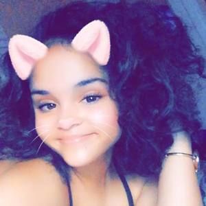 Meet your Posher, Nayelis